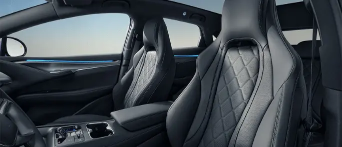 Interior Baris Pertama (Ergonomis & Sporty)